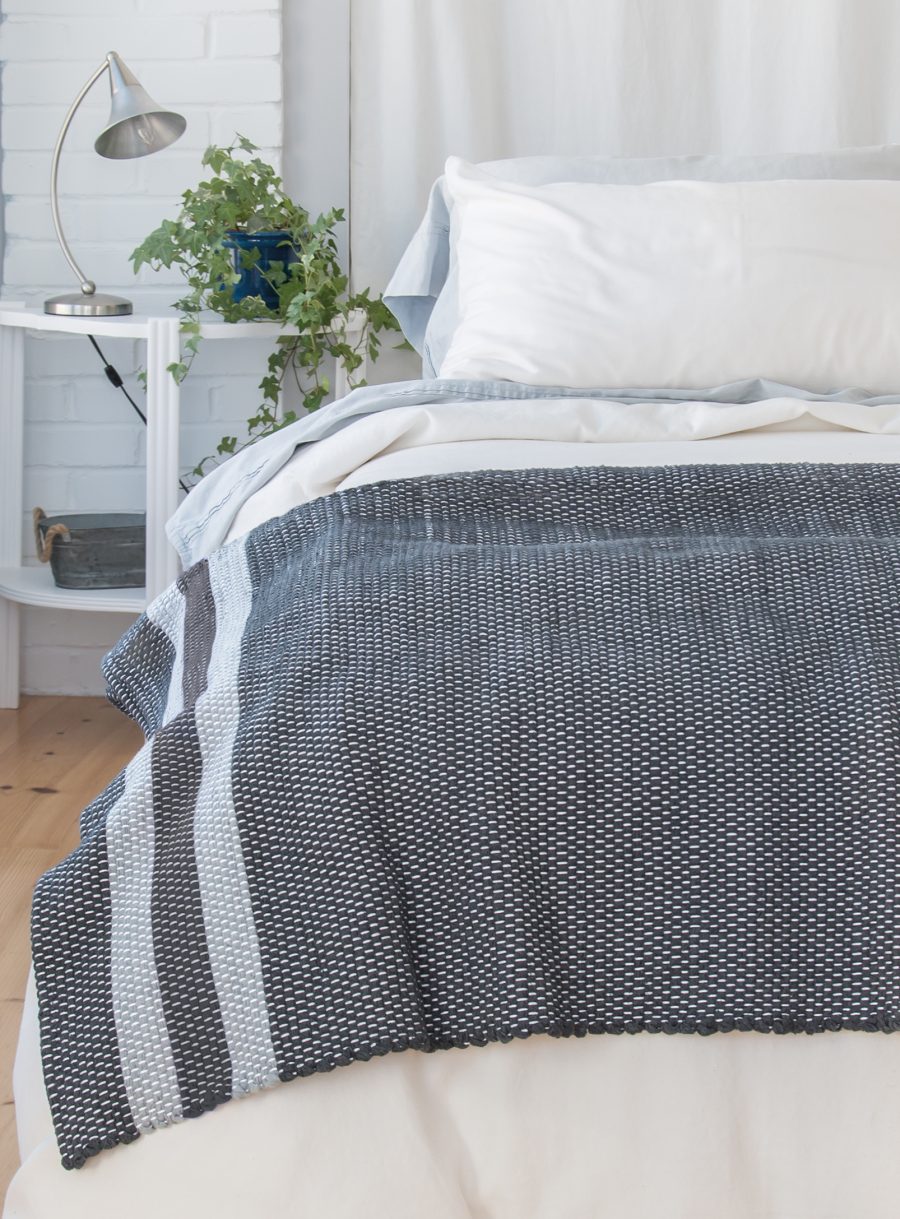 Woven blanket (Twin bed)